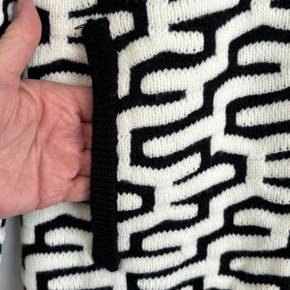 Sioni black and white graphic knit cardigan size L NWT - Picture 6 of 15
